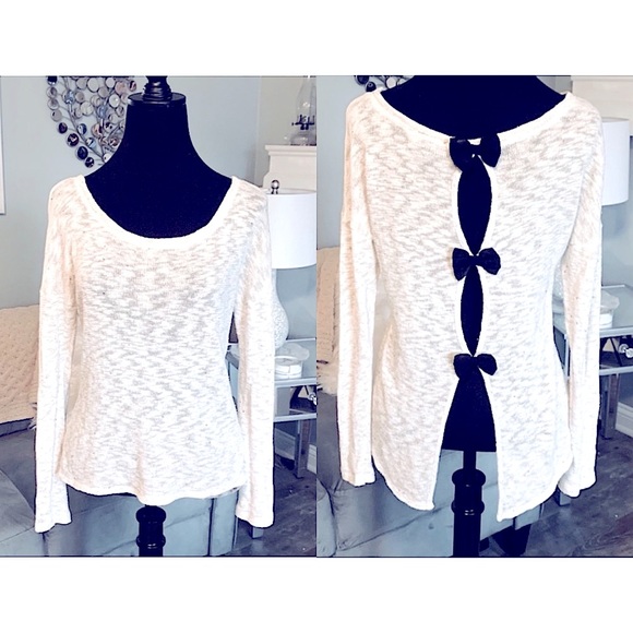 Daytrip long sleeve top with black bows on back EUC sz Small fits S/M - Picture 1 of 9